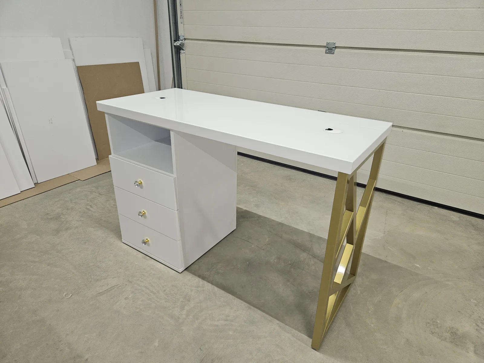 Studio Steel Design – produkcja w stolarni, widok 1