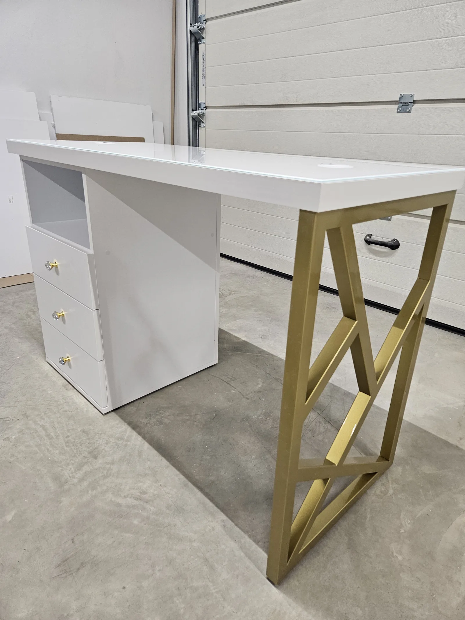 Studio Steel Design – produkcja w stolarni, widok 2