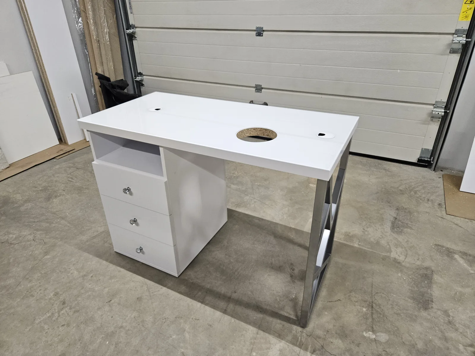 Studio Steel Design – produkcja w stolarni, widok 3