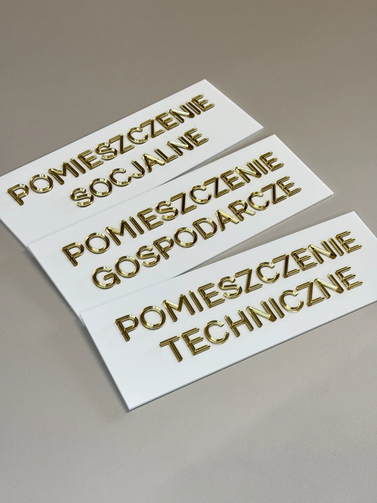 Przykład realnego wykonania: Tabliczki z własnym napisem