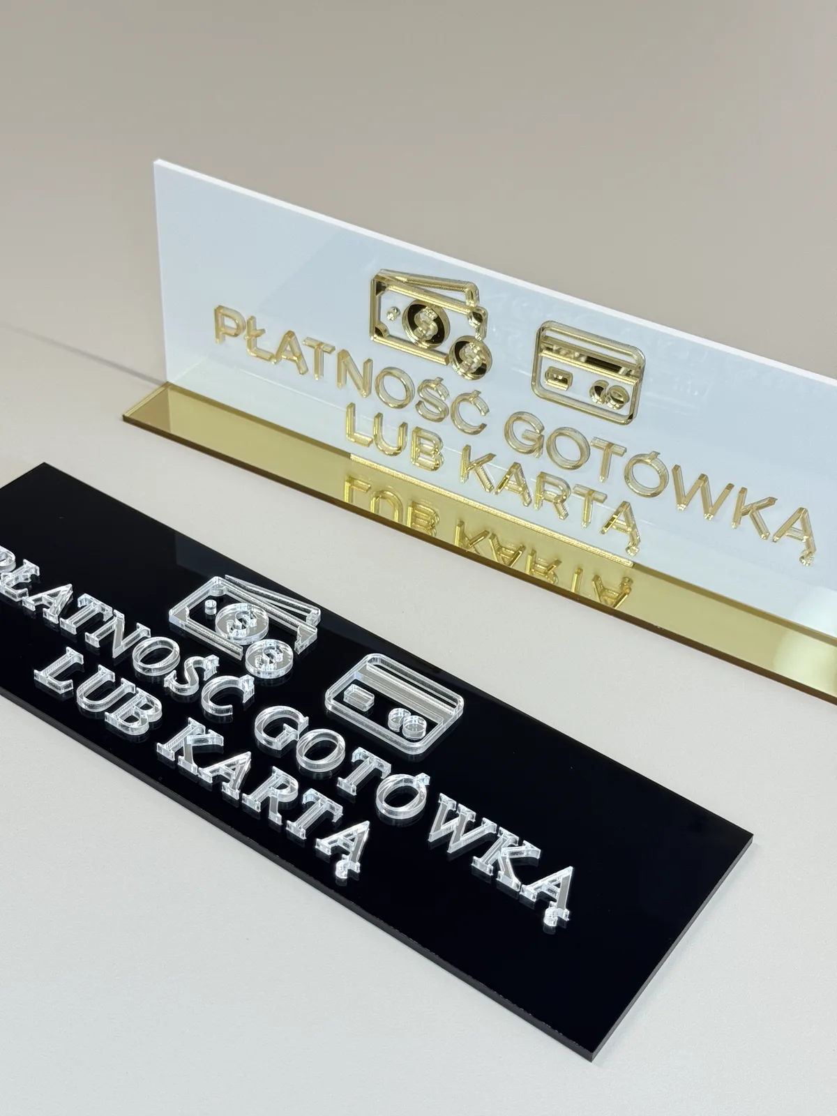 Tabliczka 3D: Płatność gotówką lub kartą