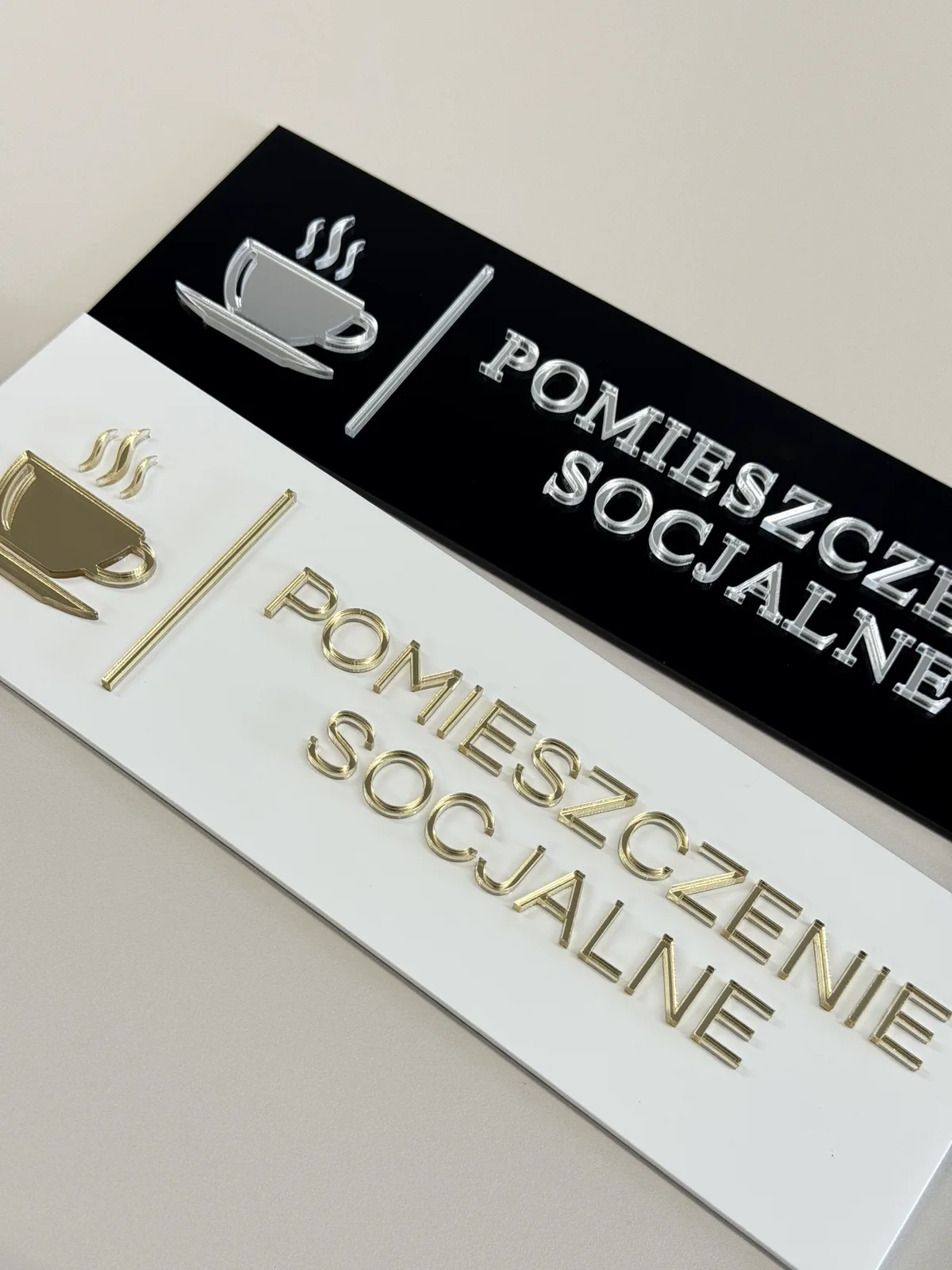 Pomieszczenie socjalne z piktogramem