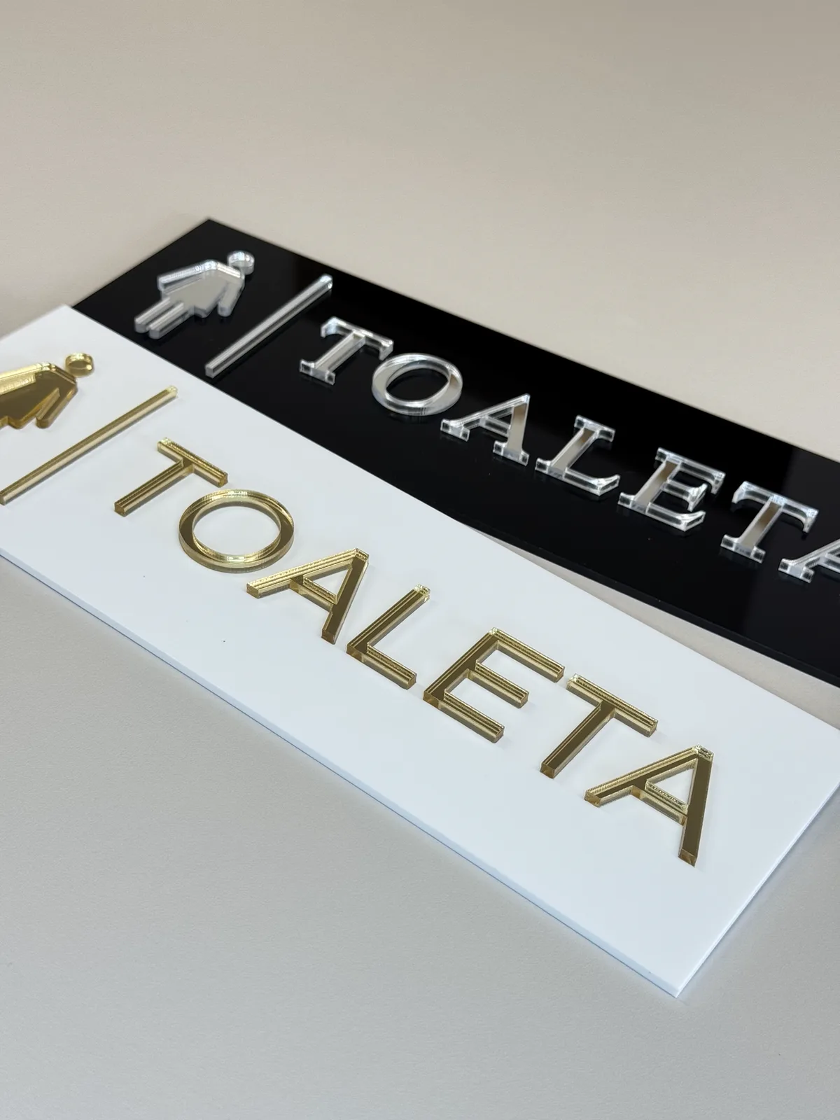 Toaleta damska z piktogramem