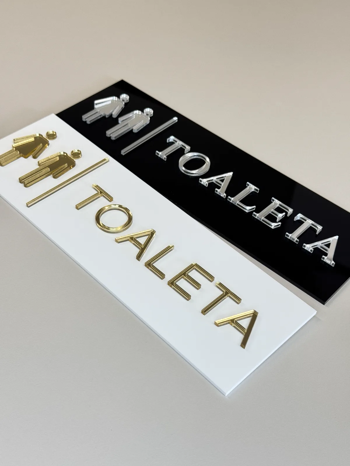 Toaleta damsko-męska z piktogramem