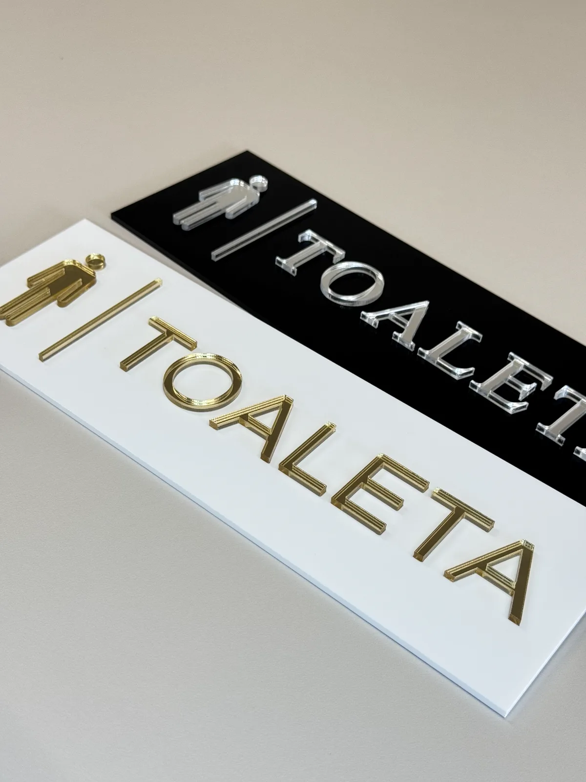 Toaleta męska z piktogramem