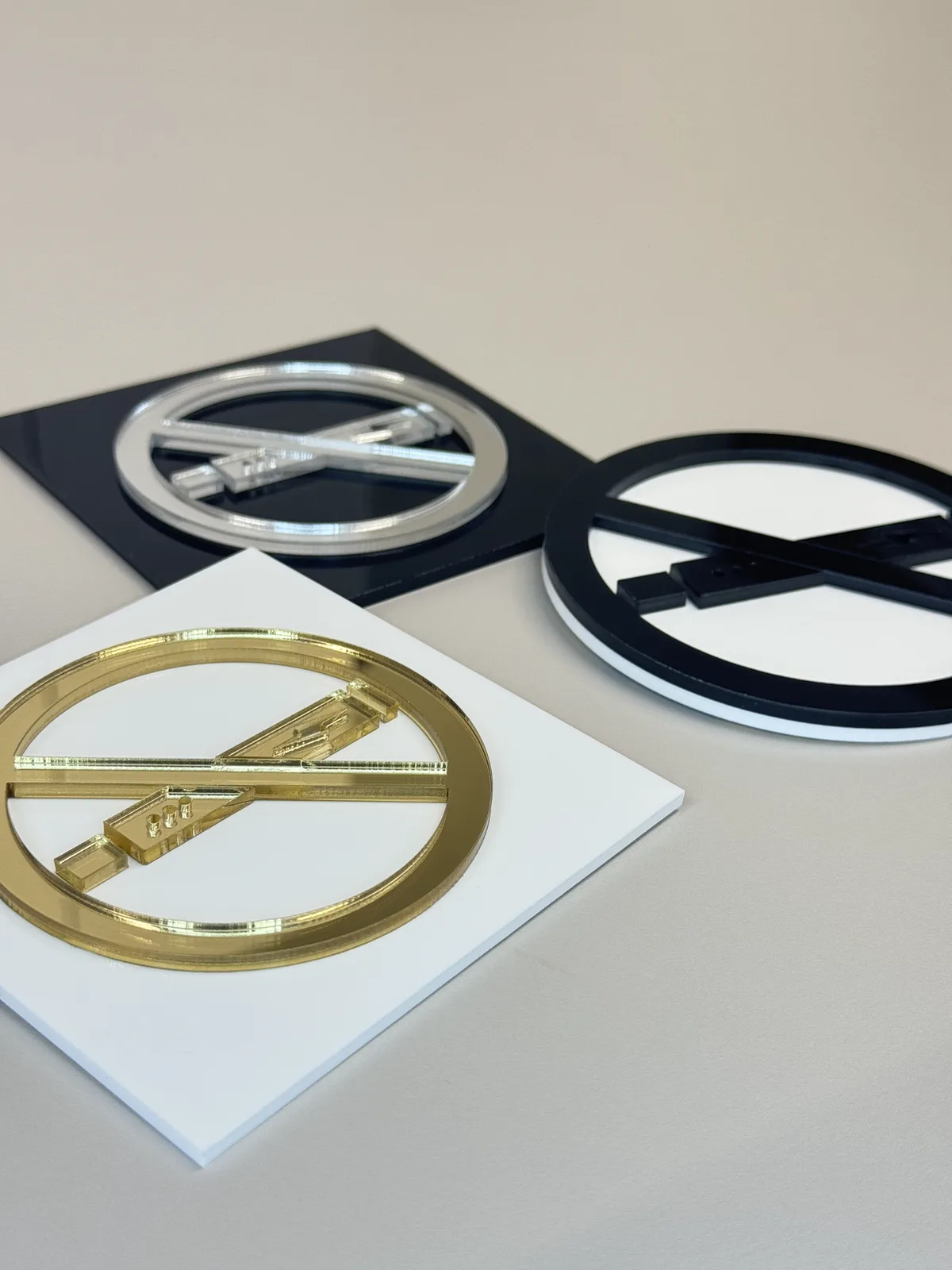 Tabliczka 3D: Zakaz palenia e-papierosów - piktogram