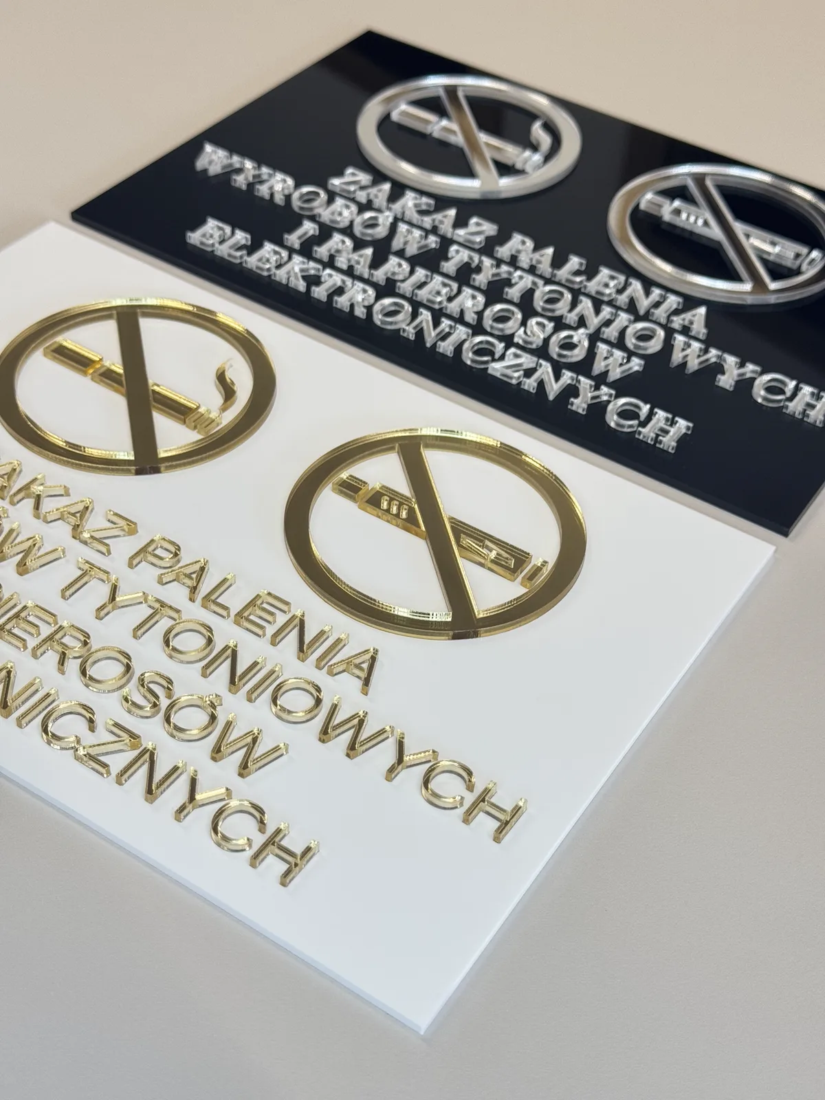 Tabliczka 3D: Zakaz palenia wyrobów tytoniowych i papierosów elektronicznych