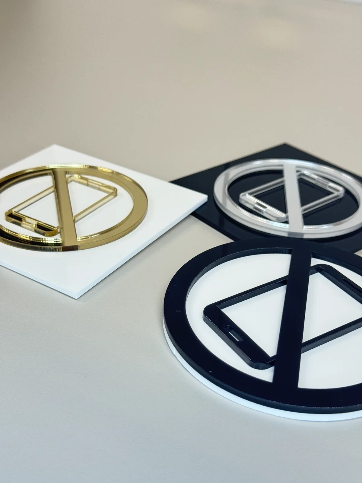 Tabliczka 3D: Zakaz używania telefonów komórkowych - piktogram