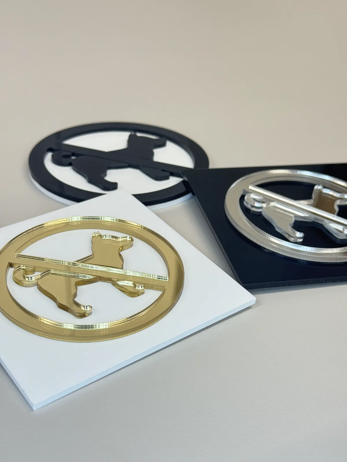 Tabliczka 3D: Zakaz wprowadzania zwierząt - piktogram
